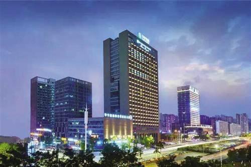 載譽"2017中國房地產開發企業100強","經營績效10強" 華宇集團:頻頻